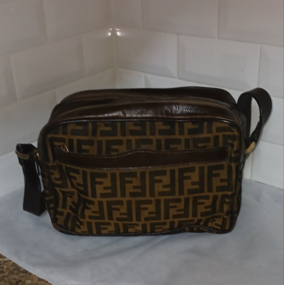 Fendi  Authentic Zucca  Vintage Canvas Shoulder Bag with COA & Dustbag - Picture 14 of 15